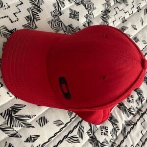 Mens Oakley Hat- fitted, red, L/ XL